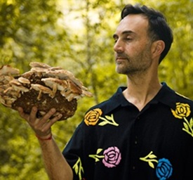 Tarun Nayaras su grybais